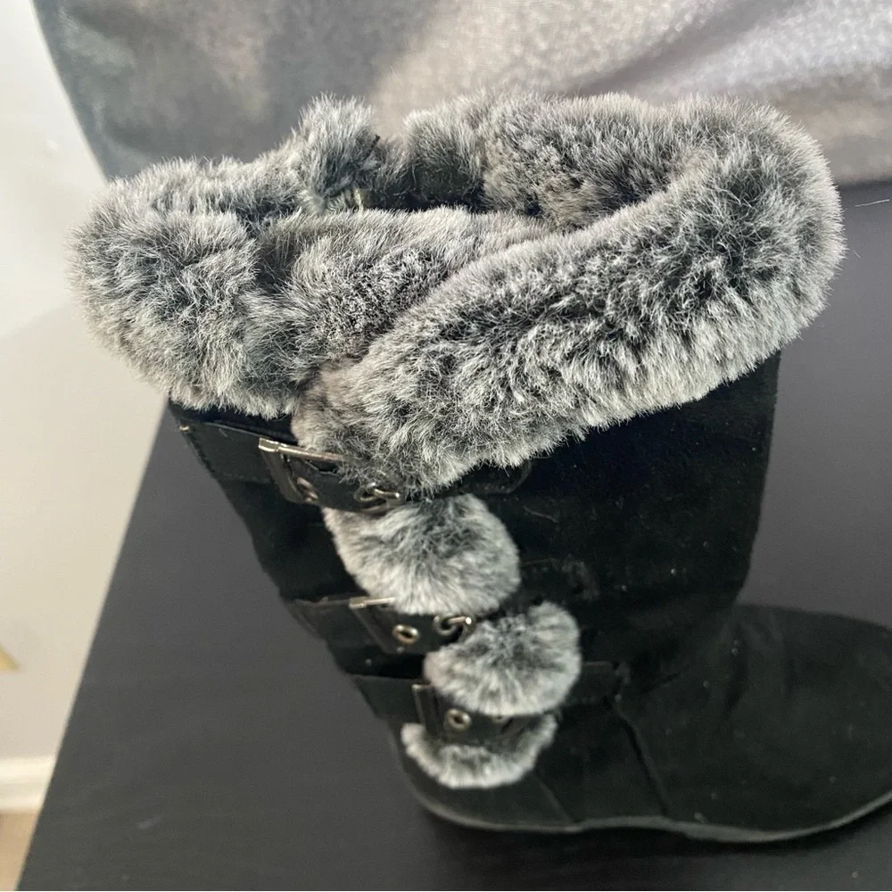 Black Fur-Lined Winter Boots - Picture 2 of 9